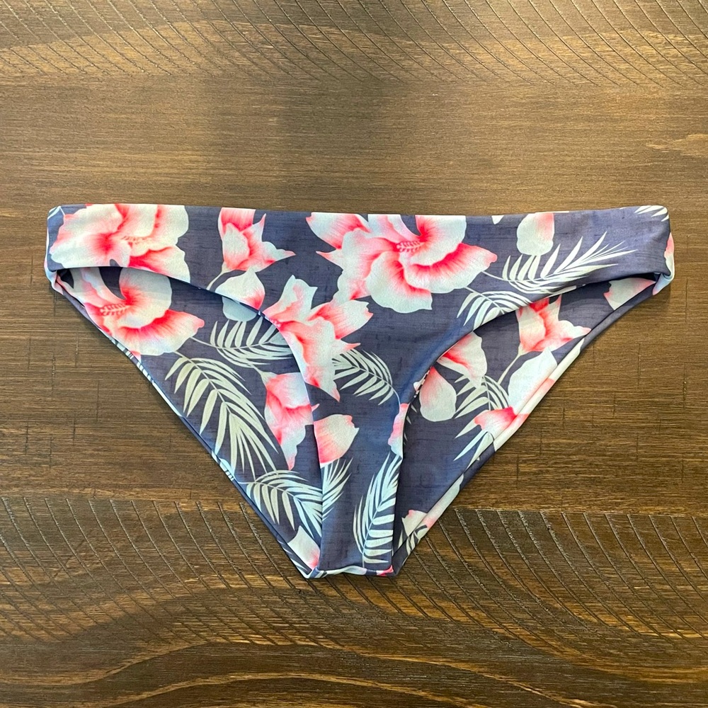 Stone Fox Swim Big Island Bottom in Flor Gitano